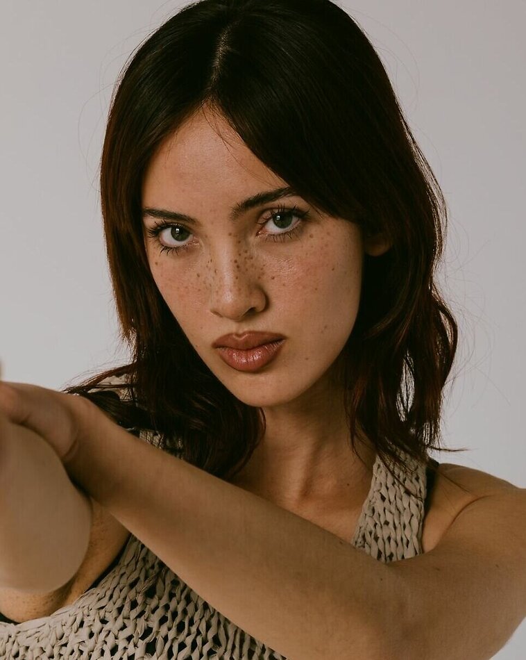 Isabel Lotus